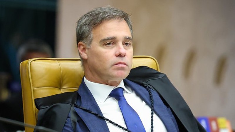 Julgamento é adiado com quatro votos a zero pela condenação de Eduardo Bolsonaro.