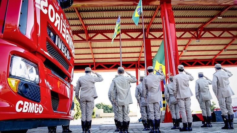 Projeto reduz tempo mínimo de atividade militar para aposentadoria integral.