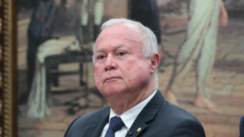 A CCJ aprovou o relatório do deputado Paulo Azi sobre a redução da jornada de trabalho.