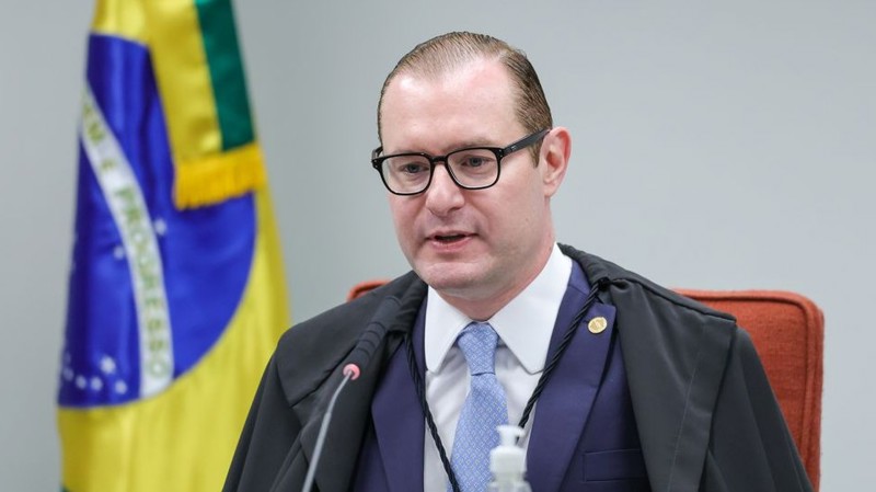 Zanin manteve decisão de manter desembargador no governo até conclusão de julgamento sobre a sucessão no Rio.