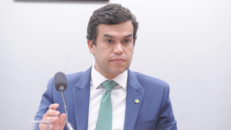 Deputado rejeita fragilidades que podem surgir com o projeto de lei.