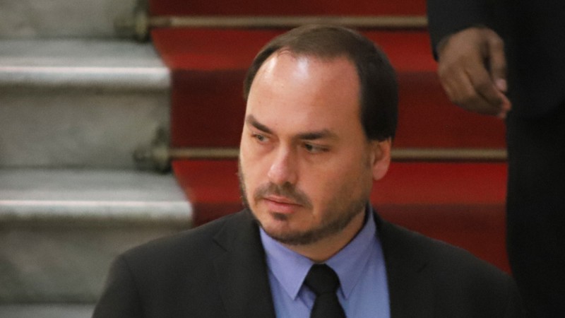 Carlos relembrou apoio de Zema à reforma tributária, rebatida por Bolsonaro e demais membros do PL.