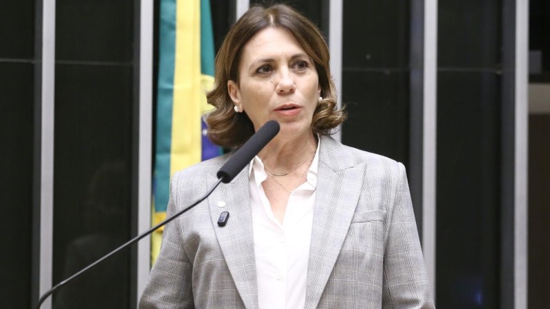 Relatora propõe regras mais rígidas para radares e cobra transparência.