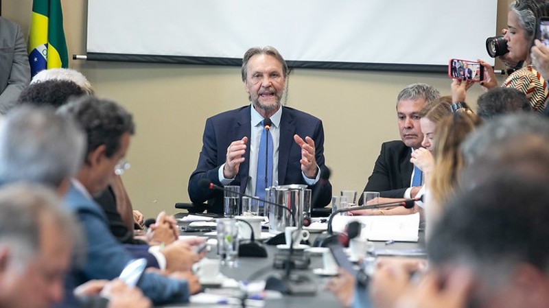 Projeto defendido pelo PT torna crimes contra o Estado de Direito insuscetíveis de graça, anistia ou indulto.