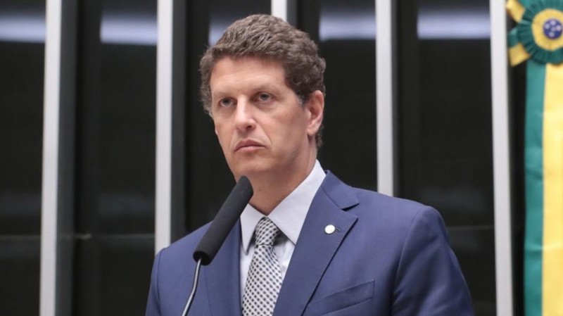 Deputado diz que proposta do governo desrespeita o devido processo legislativo.