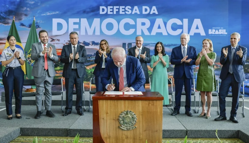 Lula vetou o projeto que reduz a pena dos condenados por atos golpistas em cerimônia no Palácio do Planalto no último dia 8 de janeiro, quando se completaram três anos da invasão às sedes dos Três Poderes.