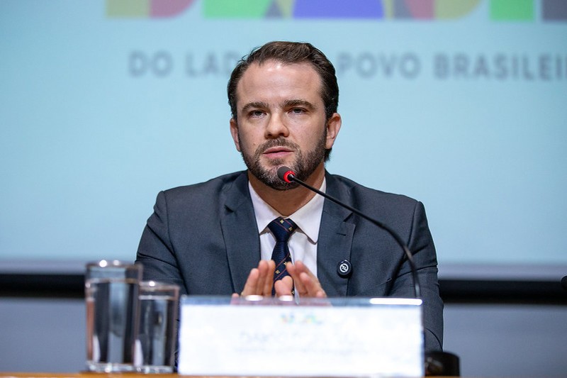 O ministro da Fazenda, Dario Durigan, vai propor medidas para redução de dívidas de brasileiros ao presidente Lula.