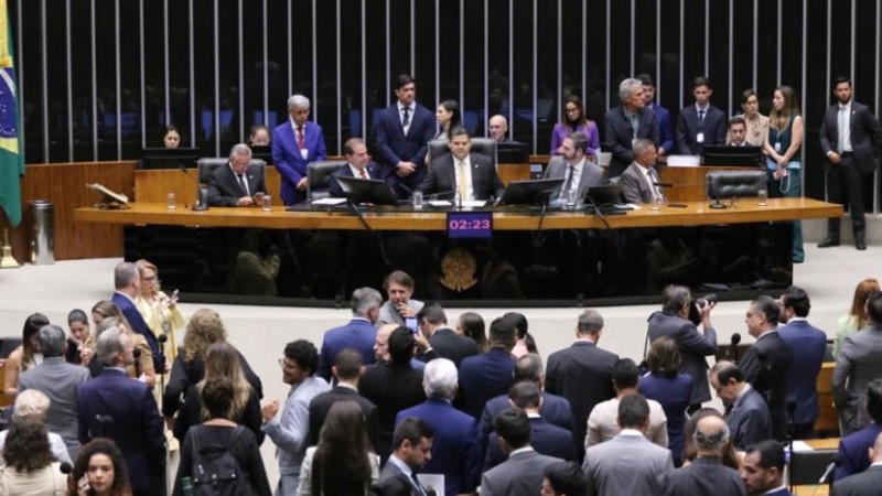 Veto foi derrotado em votações da Câmara e do Senado. 