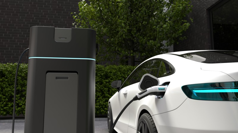 Proposta quer punir motoristas que ocuparem vagas de recarga elétrica após o uso e prevê multa e remoção do veículo.