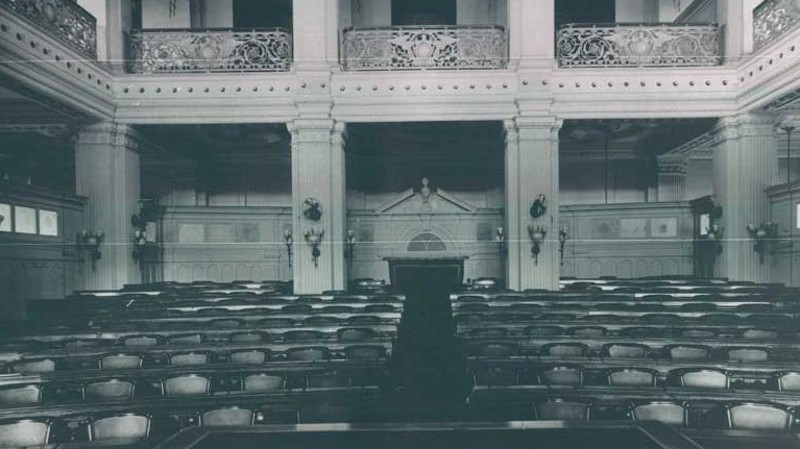 A Biblioteca Nacional, no Rio, abrigou provisoriamente a Câmara dos Deputados entre 1922 e 1926.