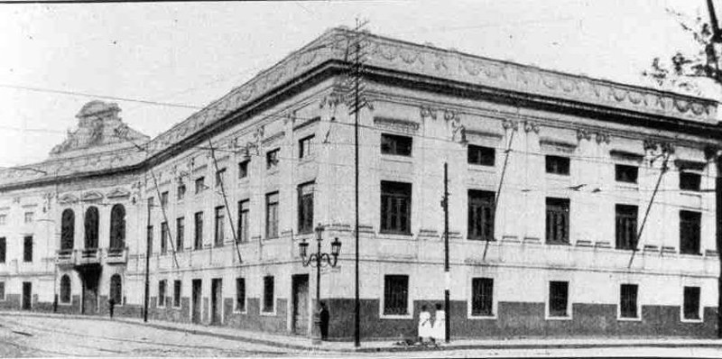 Palácio Conde dos Arcos, construído em 1819, foi a primeira sede do Senado e palco da primeira sessão do Congresso em 6 de maio de 1826.