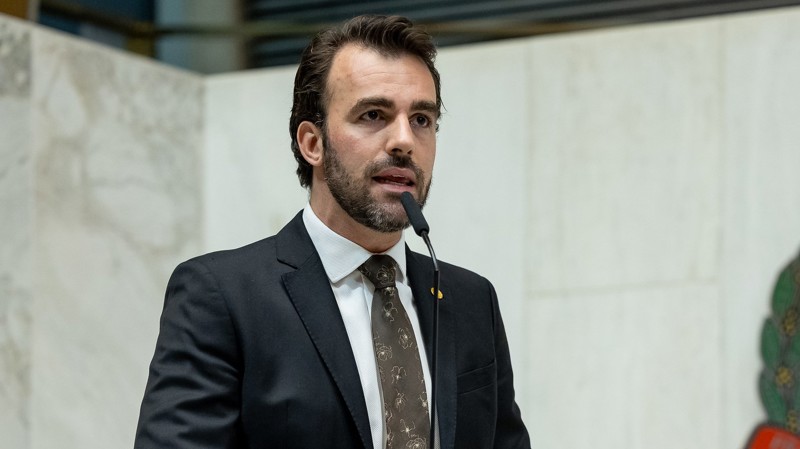 Deputado é réu por violência doméstica.