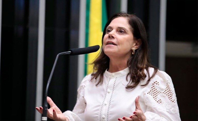Projeto de lei apresentado por Soraya Santos busca garantir autonomia a esteticistas e coibir sanções consideradas abusivas.