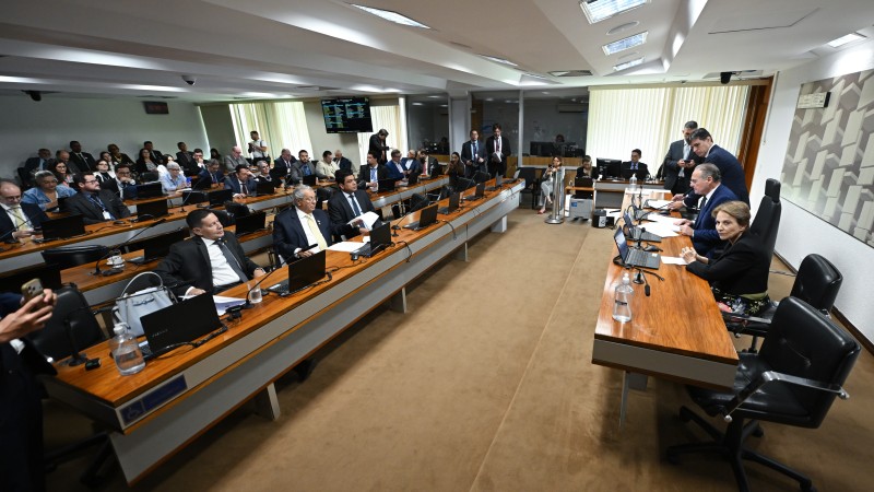 Proposta que amplia crédito a exportadores foi aprovada em Comissão e segue para a Câmara.