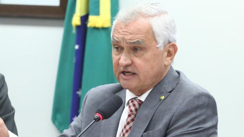 Projeto altera o Código Penal Militar.