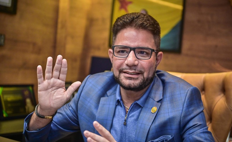 Gladson Cameli é pré-candidato ao Senado. Ele era senador antes de se eleger governador.