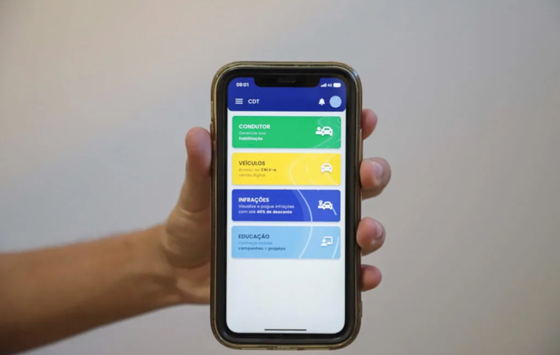 Proposta aprovada autoriza emissão da carteira de motorista apenas em formato digital.