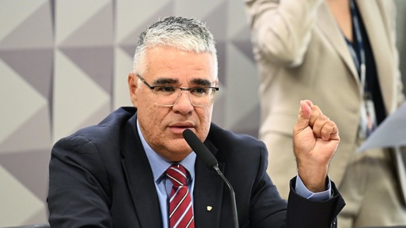Para o senador, a prática representa um ataque direto à paz pública e à ordem social.