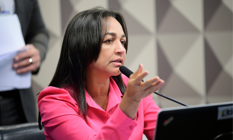 A senadora Eliziane Gama apresentou projeto que cria medidas de proteção para trabalhadoras domésticas vítimas de violência no ambiente de trabalho.