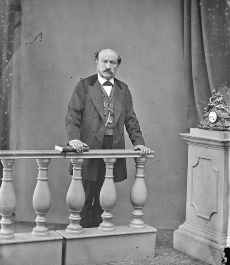 Em 1865, Silveira da Motta conseguiu aprovar projeto que proibia estrangeiros de possuir escravizados no Brasil.