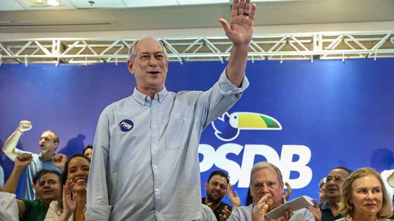 Ciro comunicou sua decisão ao presidente do partido nesta segunda-feira (11).
