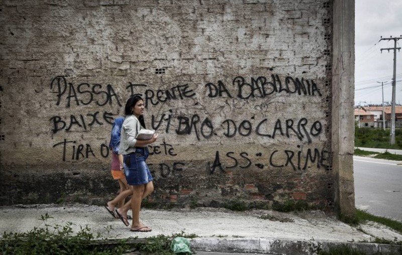 Pesquisa divulgada no domingo revela que 41,2% dos brasileiros com 16 anos ou mais reconhecem a presença de grupos criminosos organizados, como facções ou milícias, no bairro onde moram.