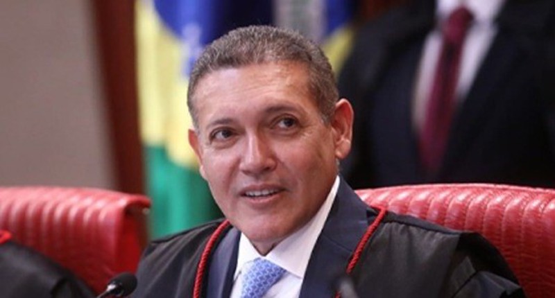 Indicado por Bolsonaro para o STF em 2020, Nunes Marques acumua agora a presidência do TSE.