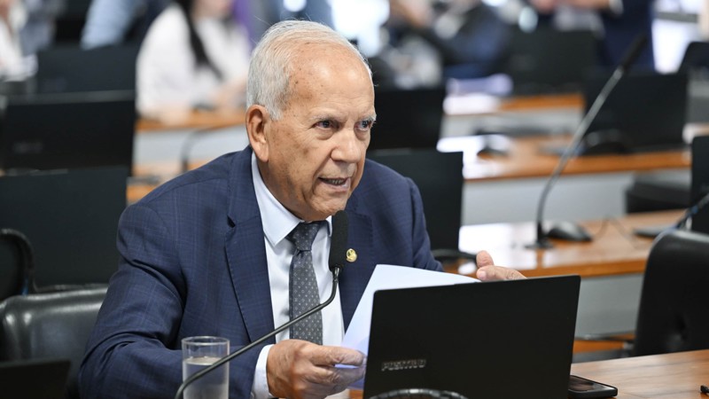 Texto relatado por Oriovisto Guimarães prevê penas para quem induz acionistas ao erro ou fornece falsa contabilidade.