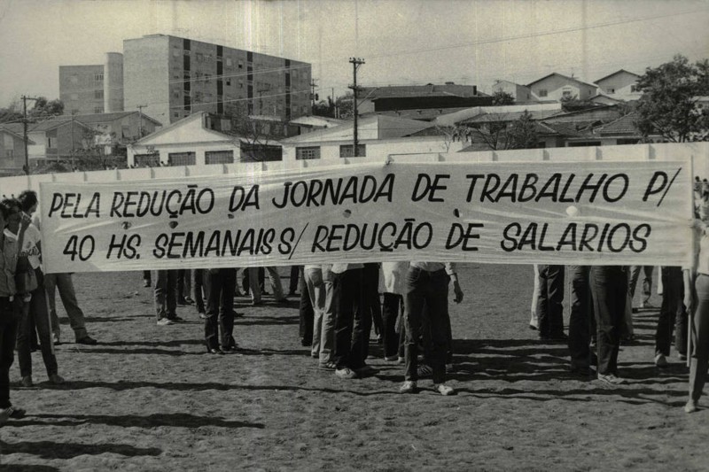 Manifestação de metalúrgicos de São Bernardo do Campo, em 11 de março de 1984, pela redução da jornada de trabalho para 40 horas semanais.