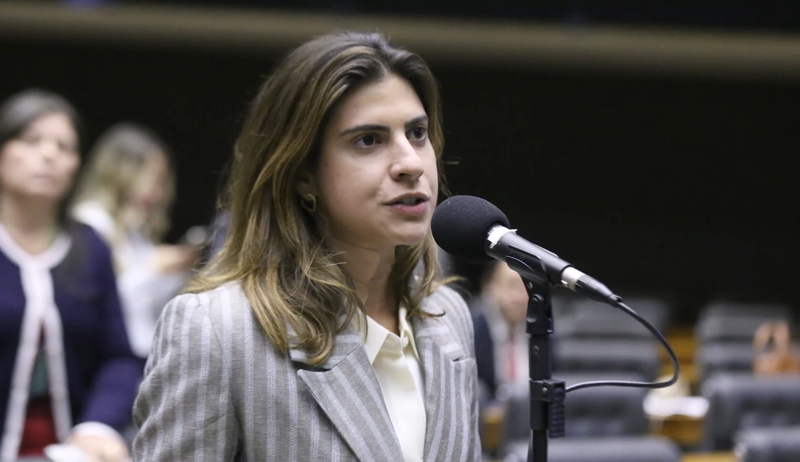 Relatora Camila Jara defendeu equiparação entre penas civil e militar.