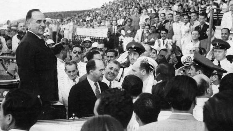 Getúlio Vargas durante comemoração do Dia do Trabalhador no estádio de São Januário, do Vasco da Gama, no Rio de Janeiro.