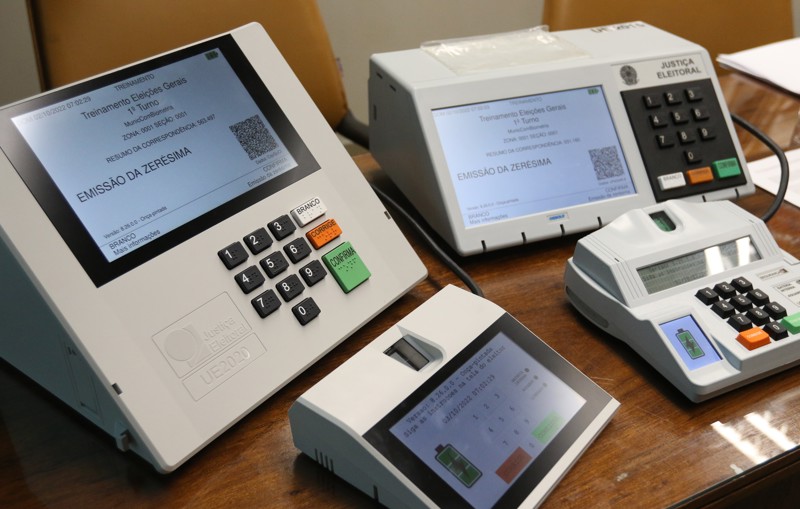 Modelo eletrônico de votação brasileiro é usado desde as eleições municipais de 1996.