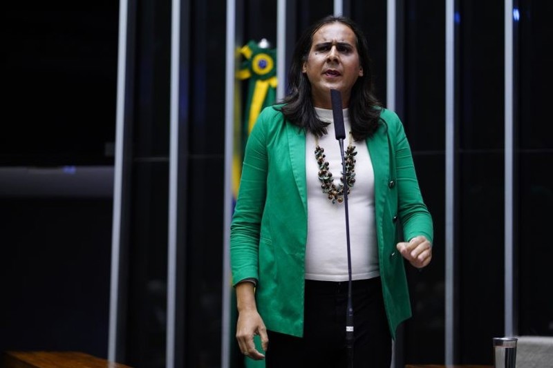 Segundo Duda Salabert, proposta busca adequar a CLT às demandas atuais de cuidado familiar e saúde.