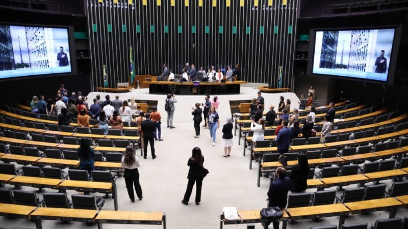 Os parlamentares se reúnem a partir de terça para discutir as propostas.