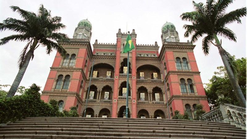 A decisão proíbe novas publicações com símbolos da Fundação, especialmente o Castelo Mourisco. 