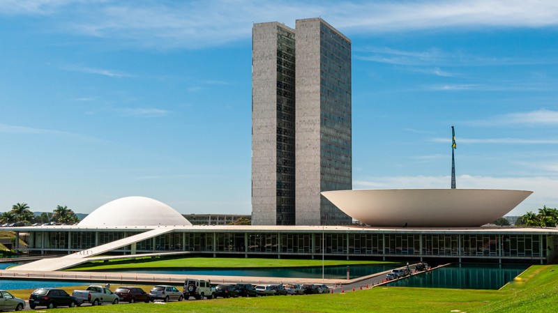 A tentativa de derrubar o LRCap por decreto legislativo amplia a tensão institucional e coloca em risco a segurança jurídica do setor elétrico.