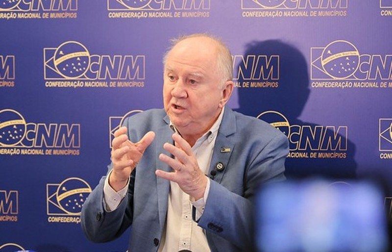 Paulo Ziulkoski, presidente da CNM, em entrevista coletiva nesta segunda-feira, na qual anunciou as prioridades da Marcha dos Prefeitos em 2026.