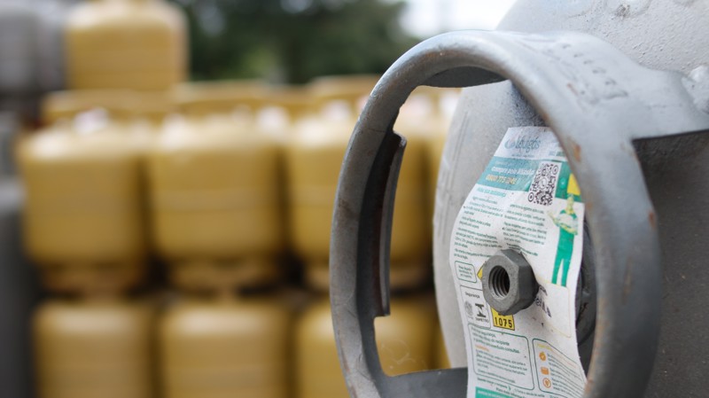 Estudo aponta para riscos em proposta de reforma no setor do gás de cozinha.
