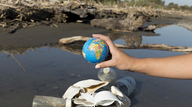 A ocupação desordenada, o abandono da prevenção e a destruição de ecossistemas ampliam desastres que já poderiam ser previstos e mitigados.