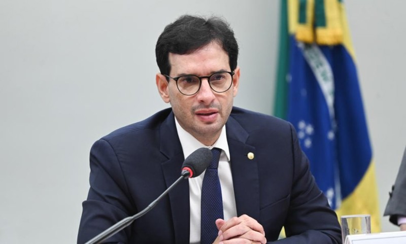 Leo Prates pretendia apresentar nesta quarta o seu parecer, mas indefinição sobre transição para novas regras forçou o adiamento da apresentação do relatório.