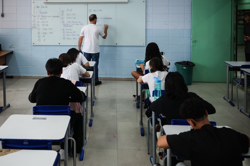 Câmara e Senado votarão texto já com a inclusão de professores temporários entre os contemplados pelo piso do magistério.