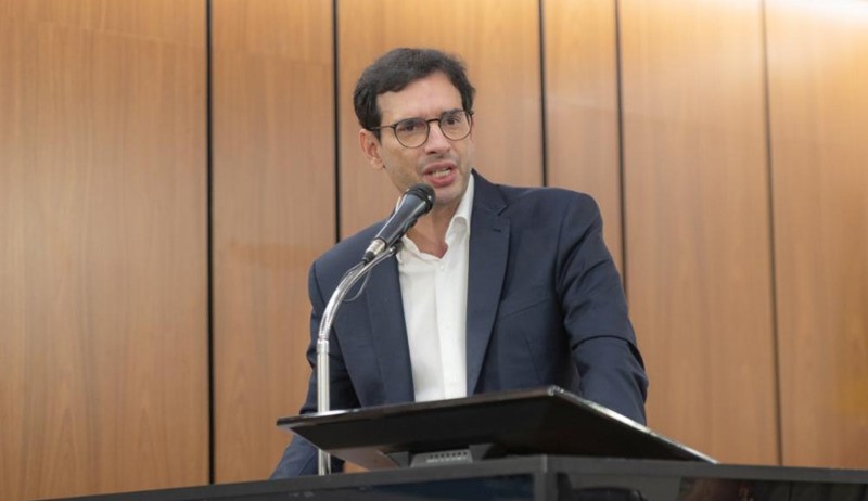 Leo Prates: transição só para redução da jornada; duas folgas por semana teriam vigência imediata.