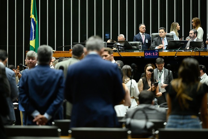 Sessão do Congresso desta quinta-feira, em que foram derrubados vetos que favorecem repasses a municípios em ano eleitoral.