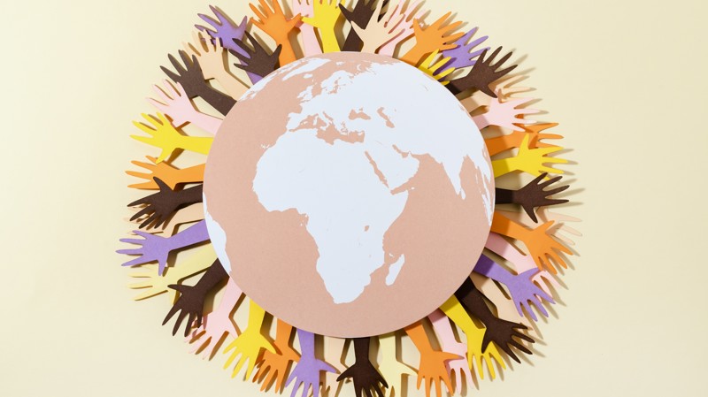 Documento da OEI reacende discussões sobre definição de direitos culturais, participação coletiva e compatibilidade constitucional nos países ibero-americanos.