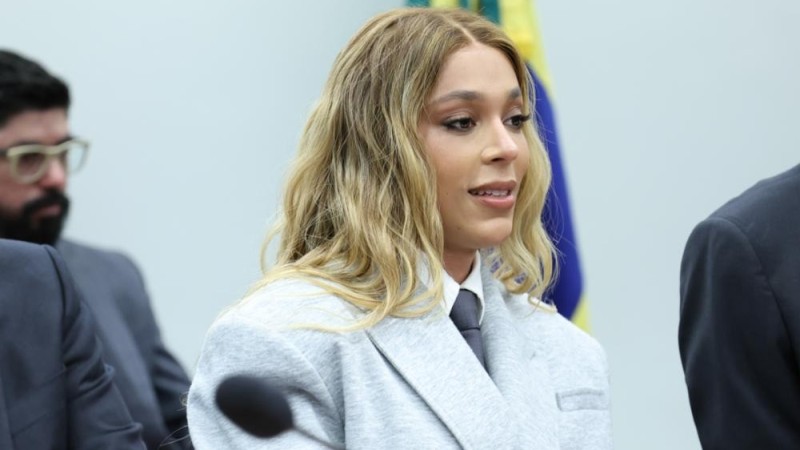 Proposta foi aprovada com parecer de Erika Hilton.