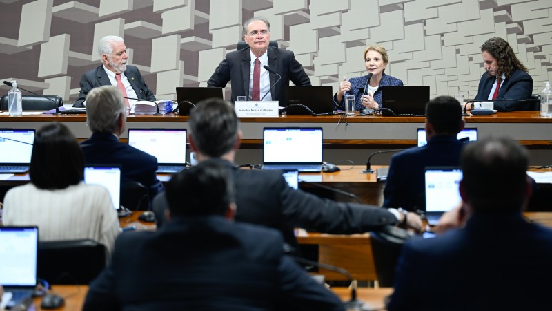 Comissão aprovou propostas sobre mercado financeiro, pesquisa regional e capacitação do sistema penitenciário.