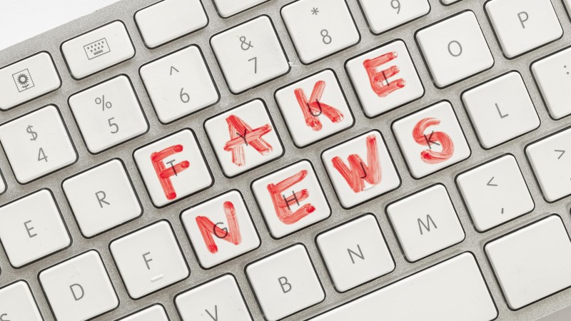Inteligência artificial amplia risco de manipulação política e transforma autenticidade em ativo estratégico nas campanhas.