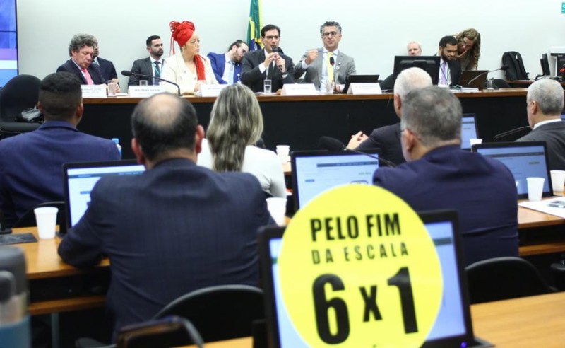 Comissão especial que analisa a PEC que acaba com a escala 6x1 na Câmara.