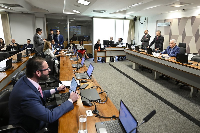 Reunião da CCJ, comissão presidida pelo senador Otto Alencar.