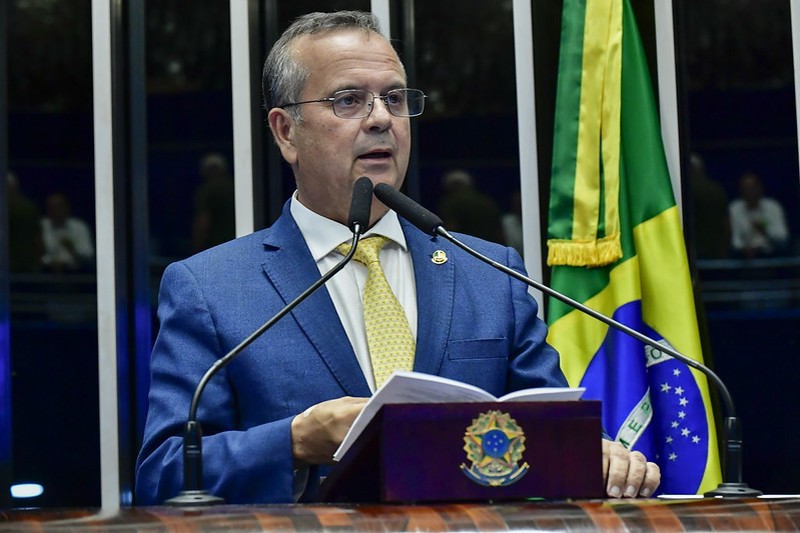 Líder da oposição no Senado, Rogério Marinho encabeça a autoria da PEC alternativa ao fim da escala 6x1.